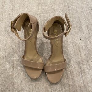 5.5 Perugia Tan Heels